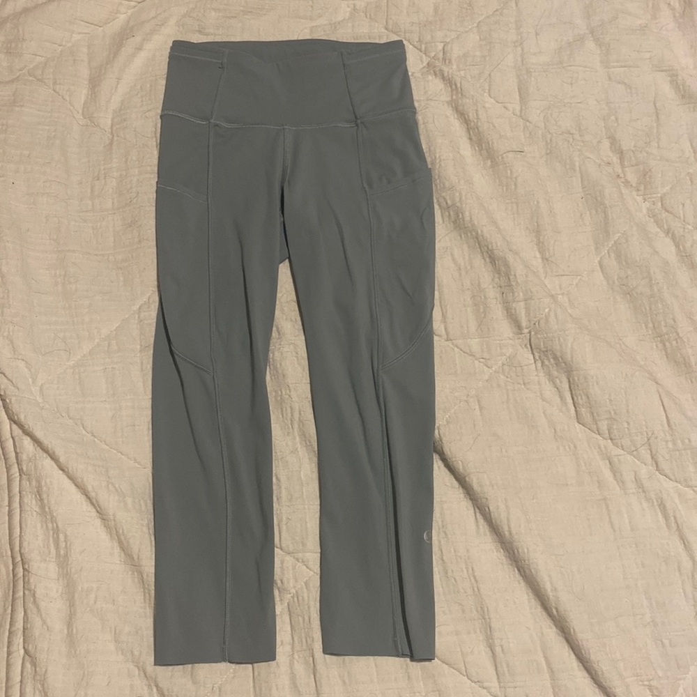 LULULEMON CAPRI LEGGINGS!!
